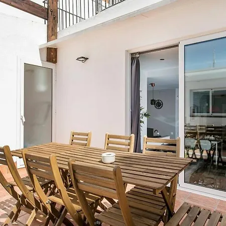 3 Bdr&terrace Close To Subway Apartment *